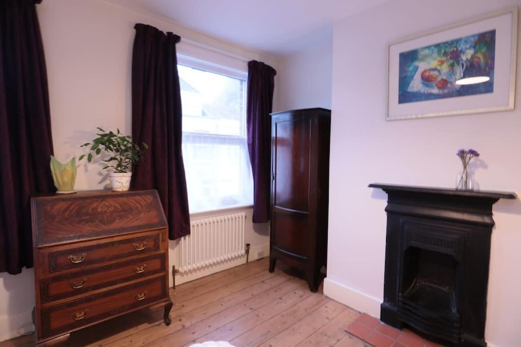 הייסטינגס Cute Cottage 5 Min Walk From Cafes Station And Sea מראה חיצוני תמונה