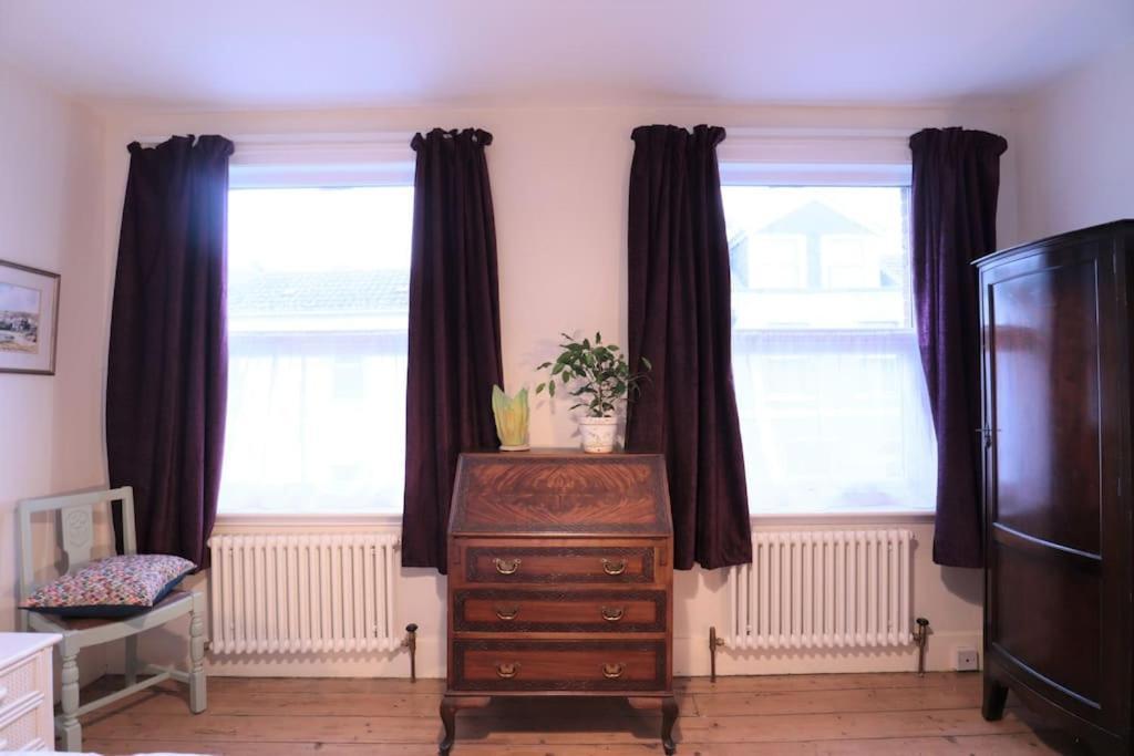 הייסטינגס Cute Cottage 5 Min Walk From Cafes Station And Sea מראה חיצוני תמונה