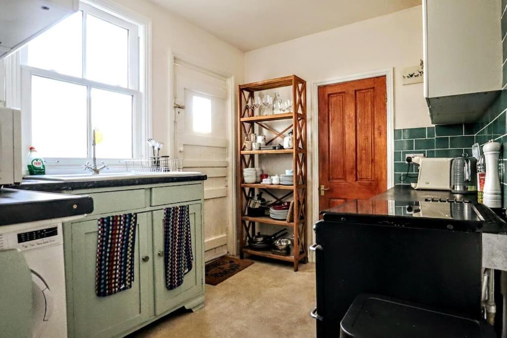 הייסטינגס Cute Cottage 5 Min Walk From Cafes Station And Sea מראה חיצוני תמונה