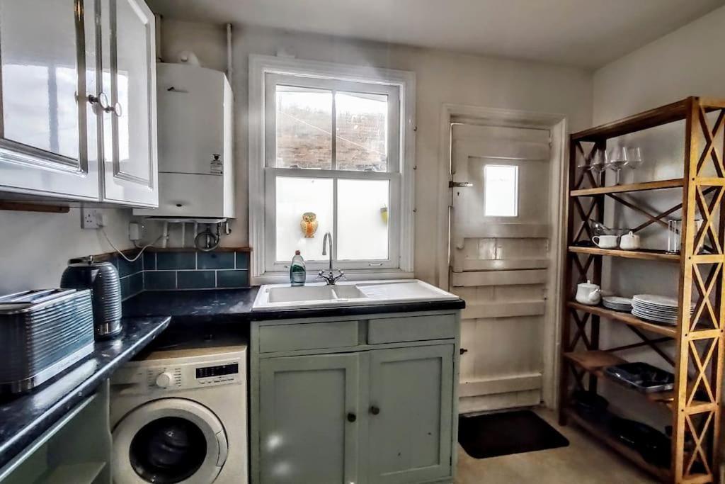 הייסטינגס Cute Cottage 5 Min Walk From Cafes Station And Sea מראה חיצוני תמונה