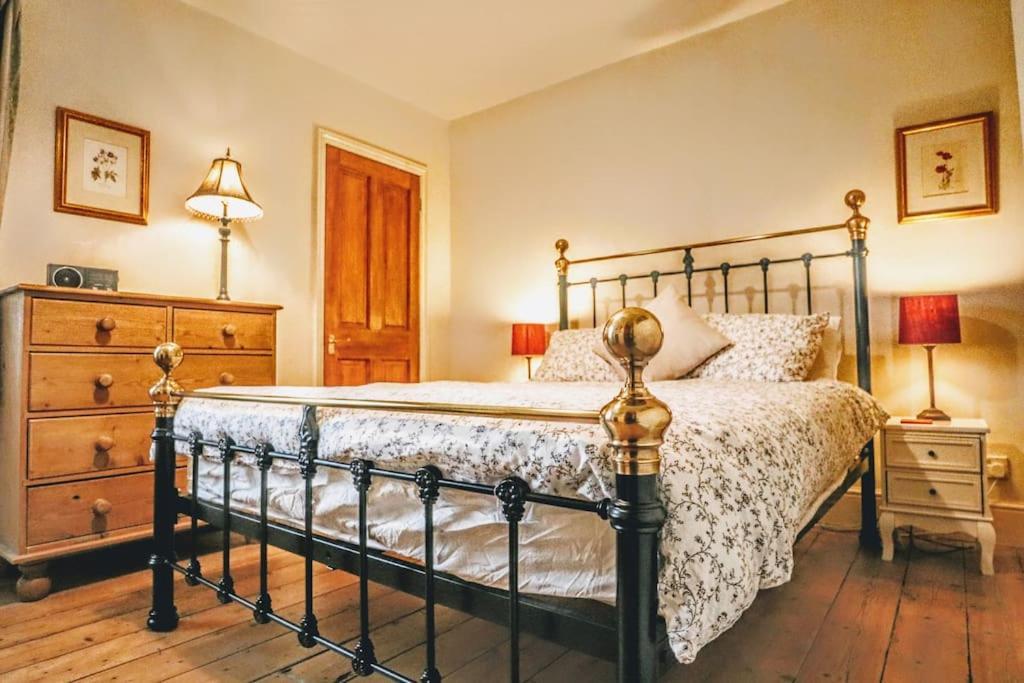 הייסטינגס Cute Cottage 5 Min Walk From Cafes Station And Sea מראה חיצוני תמונה