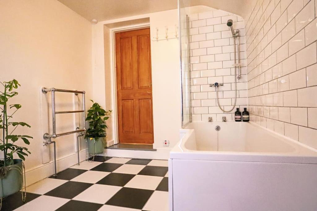הייסטינגס Cute Cottage 5 Min Walk From Cafes Station And Sea מראה חיצוני תמונה