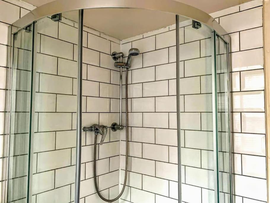 הייסטינגס Cute Cottage 5 Min Walk From Cafes Station And Sea מראה חיצוני תמונה