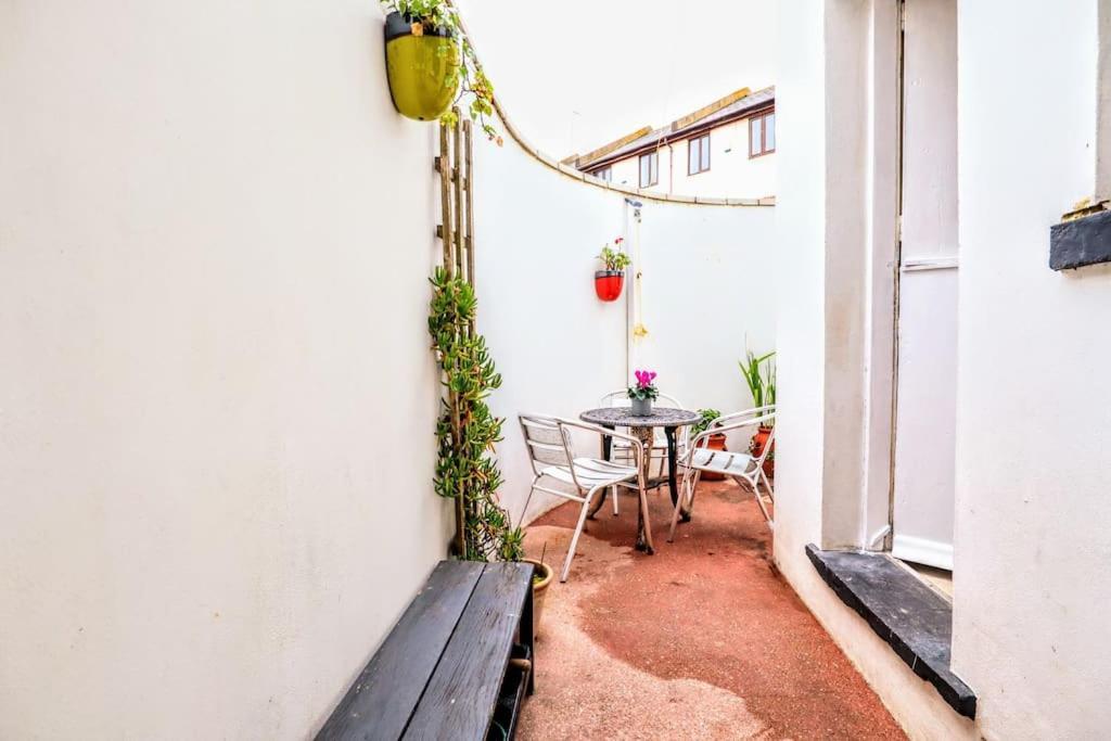 הייסטינגס Cute Cottage 5 Min Walk From Cafes Station And Sea מראה חיצוני תמונה