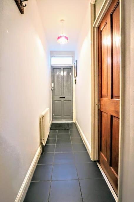 הייסטינגס Cute Cottage 5 Min Walk From Cafes Station And Sea מראה חיצוני תמונה