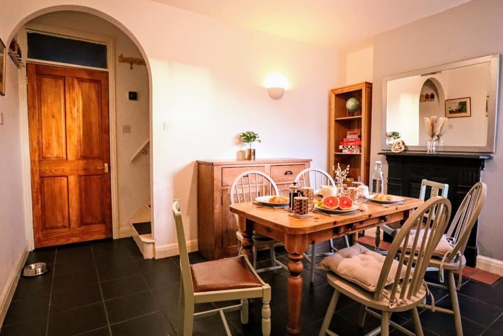 הייסטינגס Cute Cottage 5 Min Walk From Cafes Station And Sea מראה חיצוני תמונה